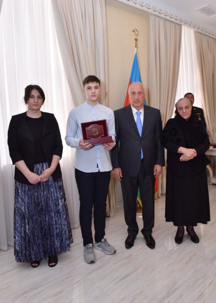 Sumqayıtda Polad Həşimovun və bir neçə hərbi qulluqçunun orden və medalları ailələrinə təqdim olundu - FOTOLAR