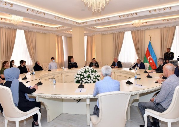 Sumqayıtda Polad Həşimovun və bir neçə hərbi qulluqçunun orden və medalları ailələrinə təqdim olundu - FOTOLAR