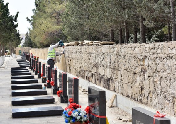Sumqayıtda 510 şəhidin uyuduğu Şəhidlər xiyabanı təmir olunur - FOTOLAR