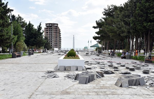Sumqayıtda 510 şəhidin uyuduğu Şəhidlər xiyabanı təmir olunur - FOTOLAR