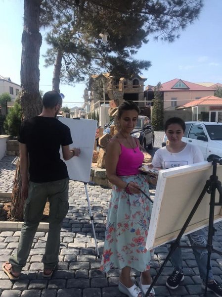 Sumqayıt rəssamlarının növbəti səfəri Balaxanıya olub - FOTO