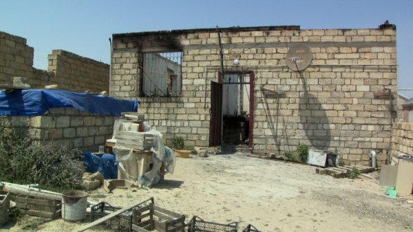 Qətl törətdi, iz itirmək üçün evi və meyiti yandırdı - Fotolar+Video