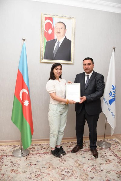 Sumqayıtda deputat qəbul imtahanlarında yüksək nəticə göstərən abituriyentlərlə görüşdü - FOTO