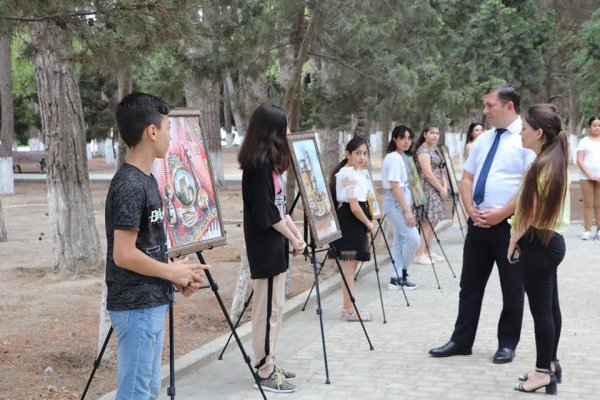 Sumqayıtda “12 Avqust – Beynəlxalq Gənclər Günü” münasibətilə rəsm sərgisi keçirildi -FOTO