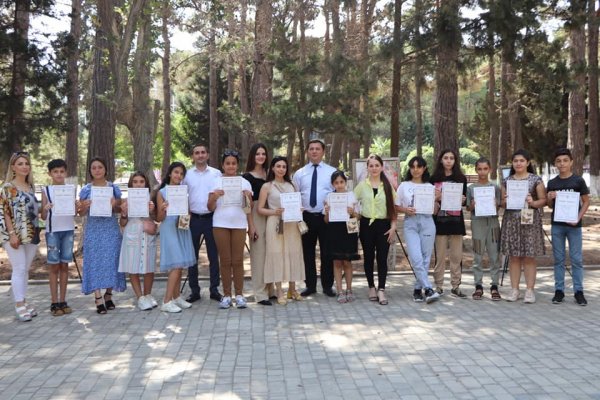 Sumqayıtda “12 Avqust – Beynəlxalq Gənclər Günü” münasibətilə rəsm sərgisi keçirildi -FOTO