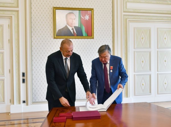 Prezident Oljas Süleymenovu qəbul etdi - Fotolar