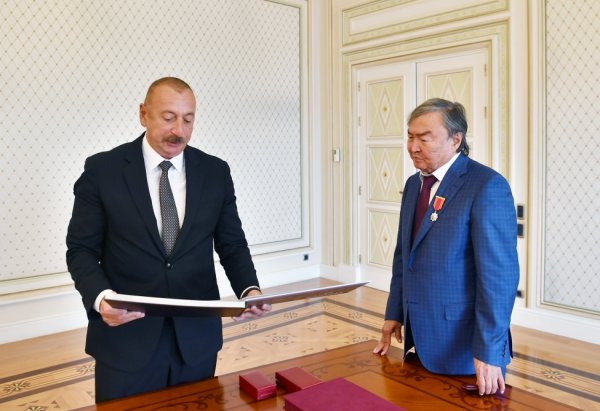 Prezident Oljas Süleymenovu qəbul etdi - Fotolar