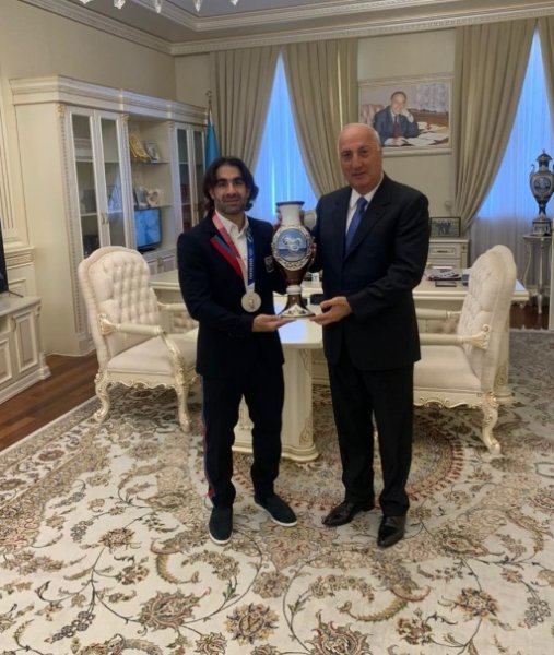 Sumqayıtın icra başçısı Rafael Ağayevi təbrik edib -FOTO