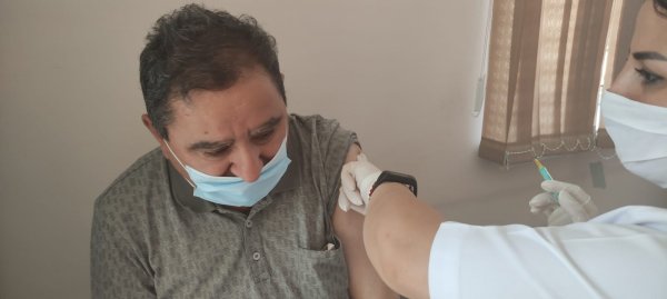 Deputa Etibar Əliyev Sumqayıtda peyvənd olundu -FOTO Deputa Etibar Əliyev Sumqayıtda peyvənd olundu -FOTO