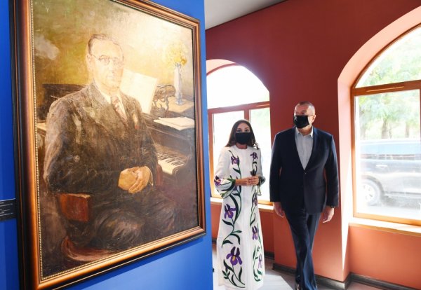 Prezident və xanımı Şuşada sərgilərlə tanış olublar - Fotolar
