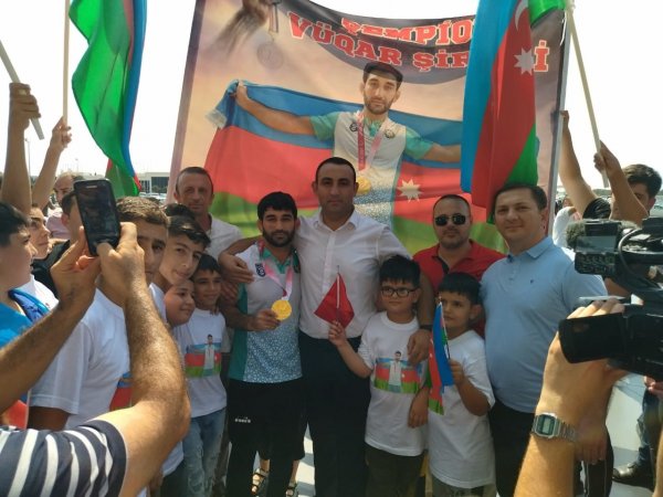 Paralimpiya oyunlarında tarix yazan sumqayıtlı idmançılar belə qarşılandı - FOTOLAR Paralimpiya oyunlarında tarix yazan sumqayıtlı idmançılar belə qarşılandı - FOTOLAR