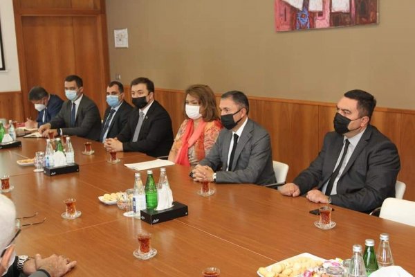 Sumqayıtın deputatları nazirlə birgə Balaxanıda: analoji zavod Sumqayıtda da yaradıla bilər -FOTOLAR