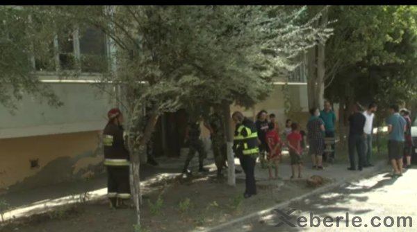 Sumqayıtda kişi öz evini yandırdı - VİDEO (FOTO)