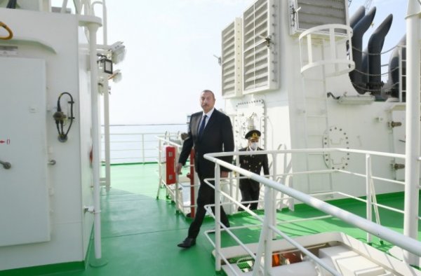 İlham Əliyev “Kəlbəcər” tankerinin istismara verilməsi mərasimində - FOTOLAR
