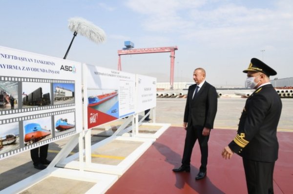İlham Əliyev “Kəlbəcər” tankerinin istismara verilməsi mərasimində - FOTOLAR