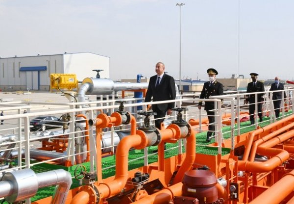 İlham Əliyev “Kəlbəcər” tankerinin istismara verilməsi mərasimində - FOTOLAR