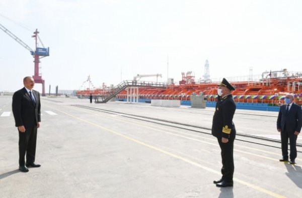 İlham Əliyev “Kəlbəcər” tankerinin istismara verilməsi mərasimində - FOTOLAR