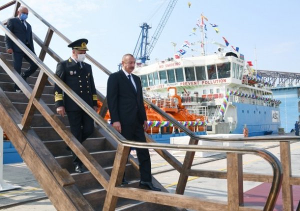 İlham Əliyev “Kəlbəcər” tankerinin istismara verilməsi mərasimində - FOTOLAR