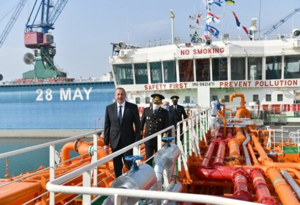 İlham Əliyev “Kəlbəcər” tankerinin istismara verilməsi mərasimində - FOTOLAR