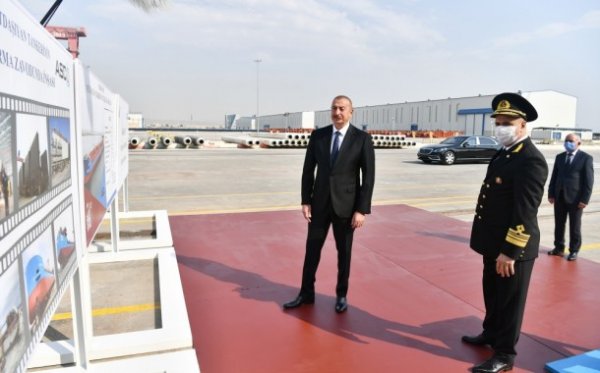 İlham Əliyev “Kəlbəcər” tankerinin istismara verilməsi mərasimində - FOTOLAR