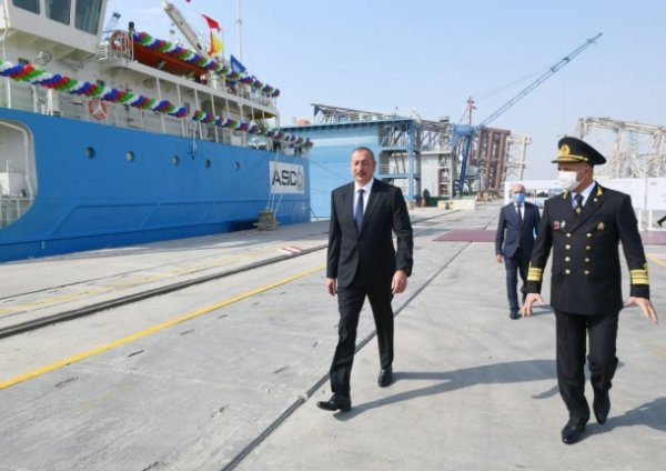 İlham Əliyev “Kəlbəcər” tankerinin istismara verilməsi mərasimində - FOTOLAR