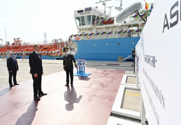 İlham Əliyev “Kəlbəcər” tankerinin istismara verilməsi mərasimində - FOTOLAR