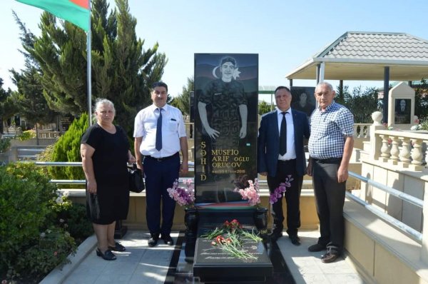Aprel şəhidinin ailəsinə ziyarət edilib - FOTOLAR