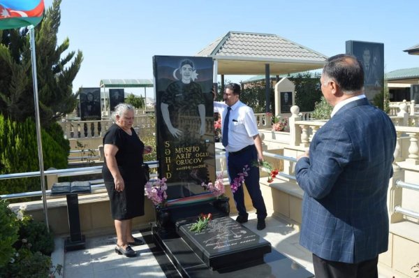Aprel şəhidinin ailəsinə ziyarət edilib - FOTOLAR