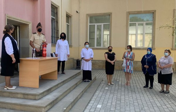 Sumqayıtda təhsil müəssisələrində yanğına qarşı maarifləndirmə tədbirləri keçirilib - FOTO