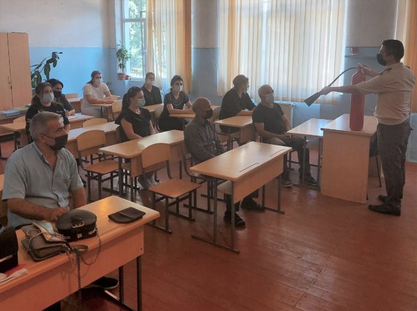 Sumqayıtda təhsil müəssisələrində yanğına qarşı maarifləndirmə tədbirləri keçirilib - FOTO