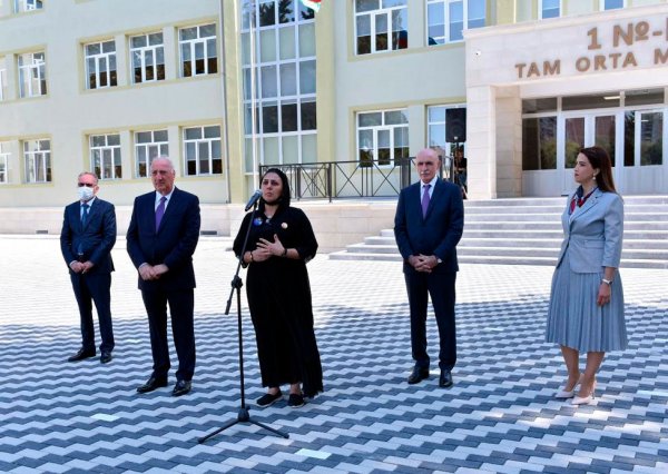 Sumqayıtda 1 nömrəli tam orta məktəb binasının açılışı olub - FOTOLAR