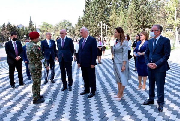 Sumqayıtda 1 nömrəli tam orta məktəb binasının açılışı olub - FOTOLAR