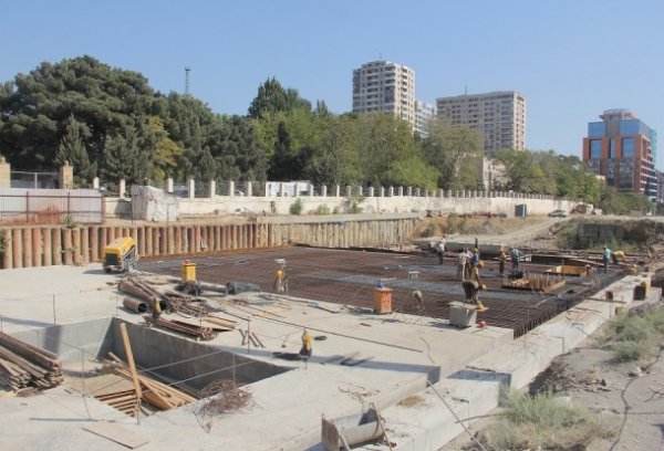 Yeni tikilən metro stansiyasından FOTOLAR
