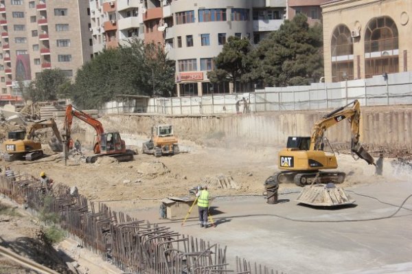 Yeni tikilən metro stansiyasından FOTOLAR