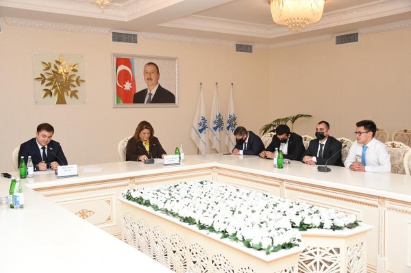 Sumqayıtda deputatlar Hicran Hüseynova və Emin Hacıyev "ASAN xidmət" mərkəzinin könüllüləri ilə görüşüblər -FOTOLAR