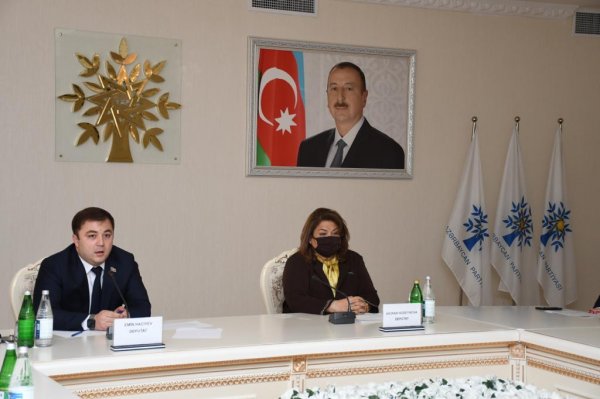 Sumqayıtda deputatlar Hicran Hüseynova və Emin Hacıyev "ASAN xidmət" mərkəzinin könüllüləri ilə görüşüblər -FOTOLAR