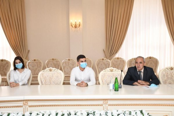Sumqayıtda deputatlar Hicran Hüseynova və Emin Hacıyev "ASAN xidmət" mərkəzinin könüllüləri ilə görüşüblər -FOTOLAR