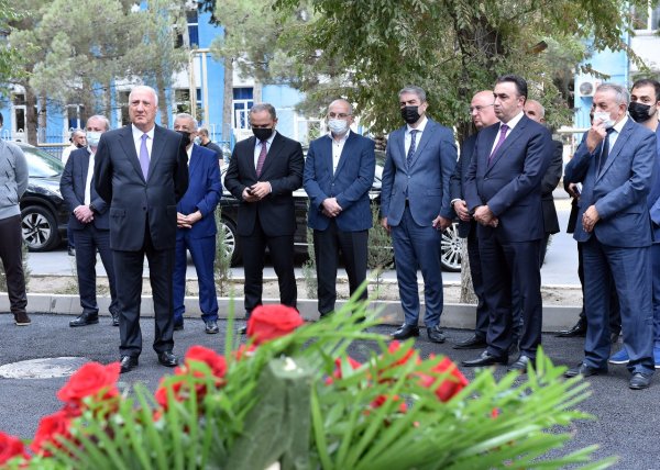 Sumqayıtda generalın atasının xatirəsi əbədiləsdirildi - FOTOLAR Sumqayıtda generalın atasının xatirəsi əbədiləsdirildi - FOTOLAR