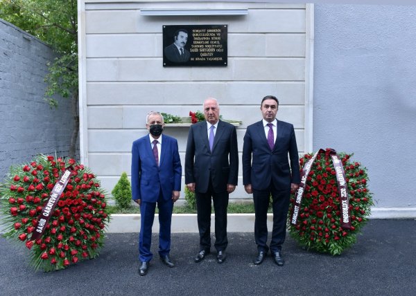 Sumqayıtda generalın atasının xatirəsi əbədiləsdirildi - FOTOLAR Sumqayıtda generalın atasının xatirəsi əbədiləsdirildi - FOTOLAR