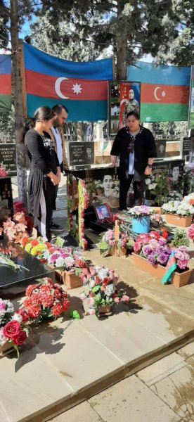 Sumqayıtda incəsənət məktəbinin kollektivi şəhidlərin xatirəsini anıblar -FOTOLAR