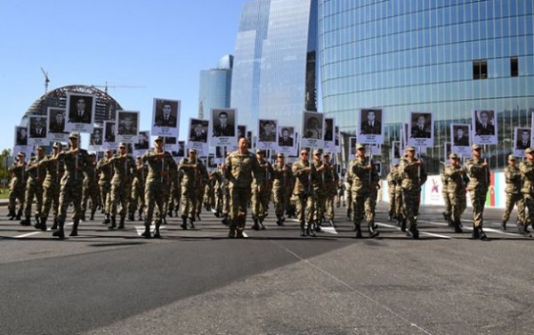 Prezidentlə xanımının iştirakı ilə yürüş keçirildi - FOTOLAR
