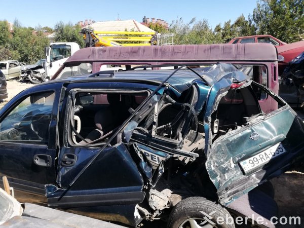 Sumqayıtda kran minik avtomobilini vurub, 6 nəfər xəsarət alıb - FOTOLAR