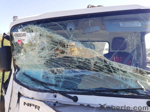 Sumqayıtda kran minik avtomobilini vurub, 6 nəfər xəsarət alıb - FOTOLAR