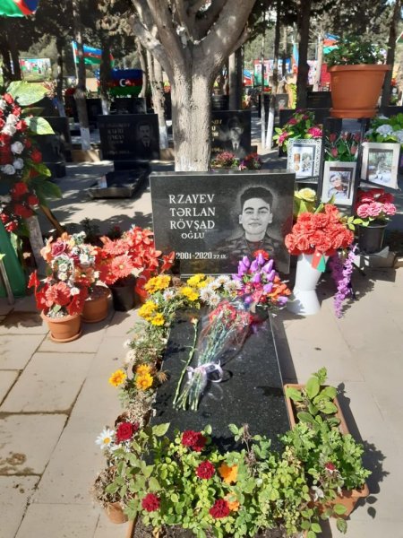 Hicran Hüseynova Sumqayıtda şəhid Tərlan Rzayevin anım mərasimində iştirak edib - FOTO Hicran Hüseynova Sumqayıtda şəhid Tərlan Rzayevin anım mərasimində iştirak edib - FOTO