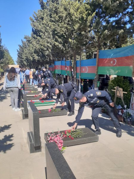 Sumqayıt Polis İdarəsinin kollektivi şəhid polislərin xatirəsini anıblar – FOTOLAR