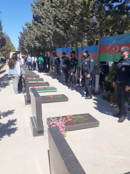 Sumqayıt Polis İdarəsinin kollektivi şəhid polislərin xatirəsini anıblar – FOTOLAR
