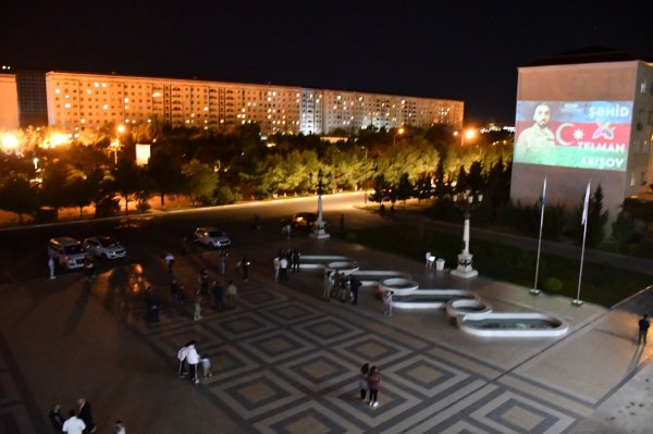 Sumqayıtda 115 şəhidin fotosu binanın üzərinə proyeksiya olundu - FOTOLAR