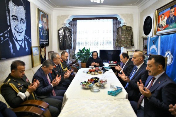 Türkiyə səfiri Sumqayıtda Polad Həşimovun anasını ziyarət etdi - Fotolar