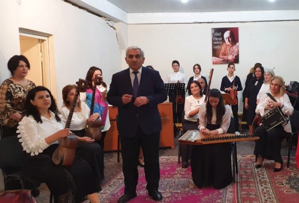 Sumqayıtda rəis müəllimləri təltif etdi - FOTOLAR