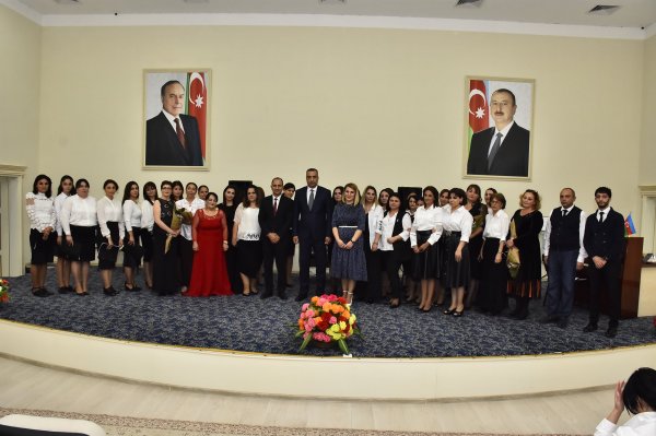 Sumqayıtda rəis müəllimləri təltif etdi - FOTOLAR